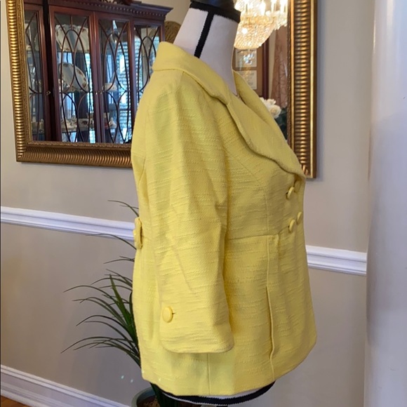 Yellow double breasted blazer.   Super Cute - Picture 2 of 6